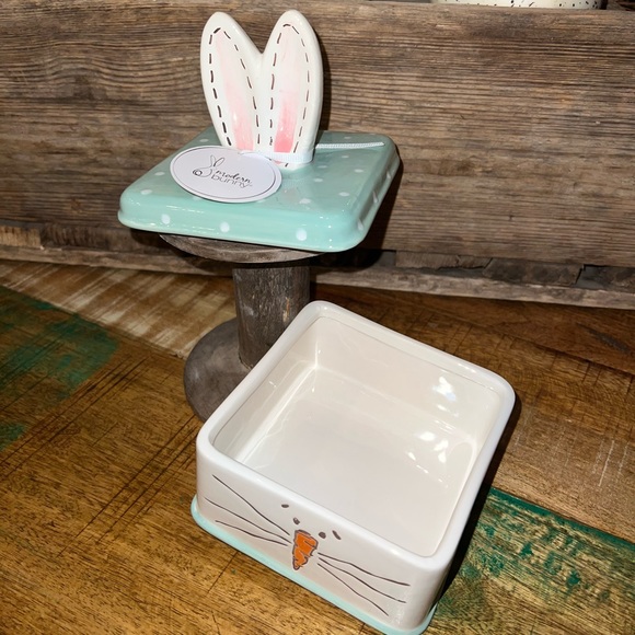 Ceramic Bunny box with lid. NWT - Picture 5 of 5